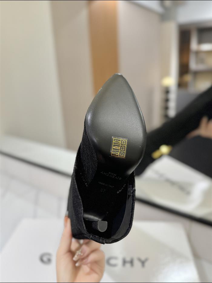 20251128174450679 590